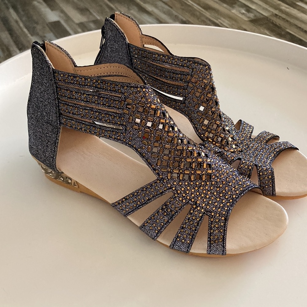 Sandals - Picture 5 of 6
